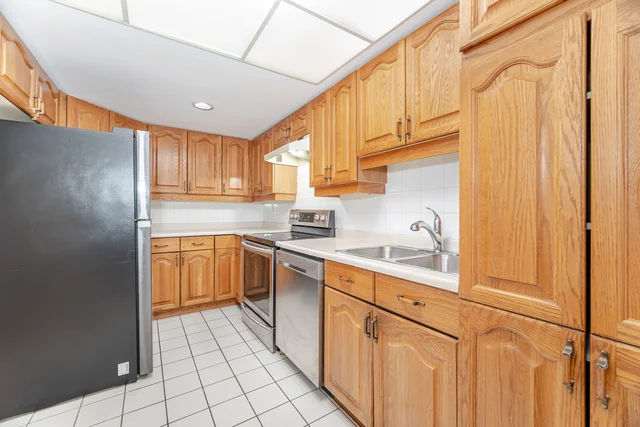 #305-100 Arbors Lane, Woodbridge - photo 10