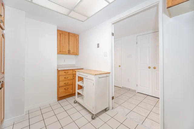 #305-100 Arbors Lane, Woodbridge - photo 11