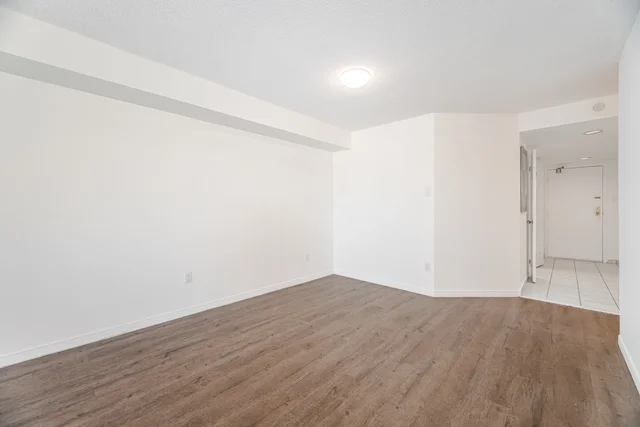 #305-100 Arbors Lane, Woodbridge - photo 14