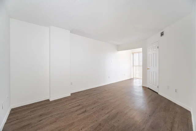 #305-100 Arbors Lane, Woodbridge - photo 20