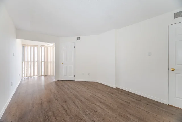 #305-100 Arbors Lane, Woodbridge - photo 21