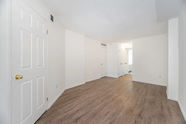 #305-100 Arbors Lane, Woodbridge - photo 24