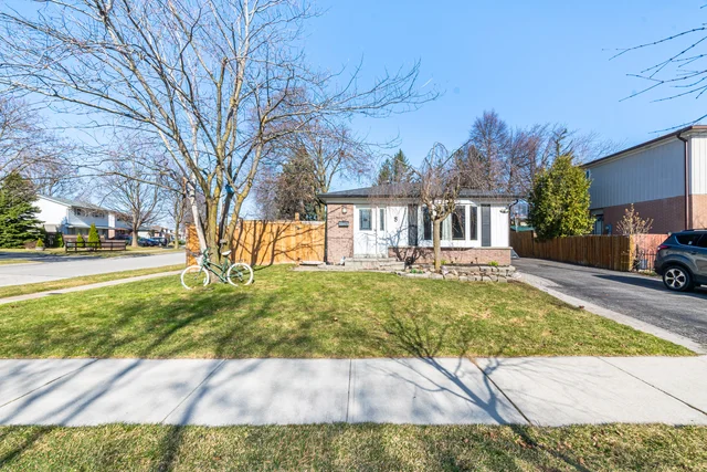 8 Reigate Avenue, Brampton - photo 7