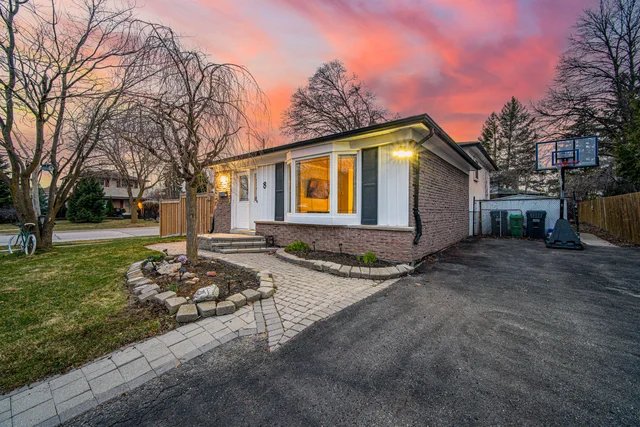 8 Reigate Avenue, Brampton - photo 16