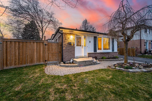 8 Reigate Avenue, Brampton - photo 17