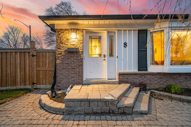 8 Reigate Avenue, Brampton - photo 20