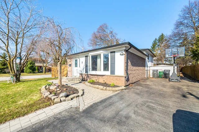 8 Reigate Avenue, Brampton - photo 21