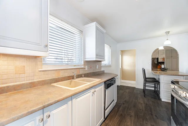 8 Reigate Avenue, Brampton - photo 37