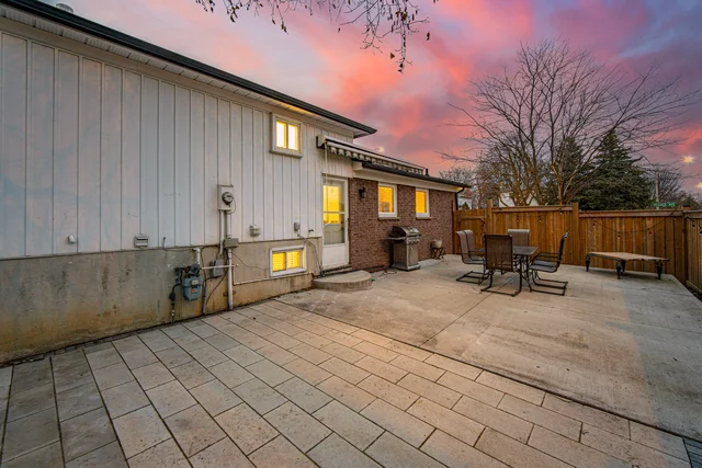 8 Reigate Avenue, Brampton - photo 70