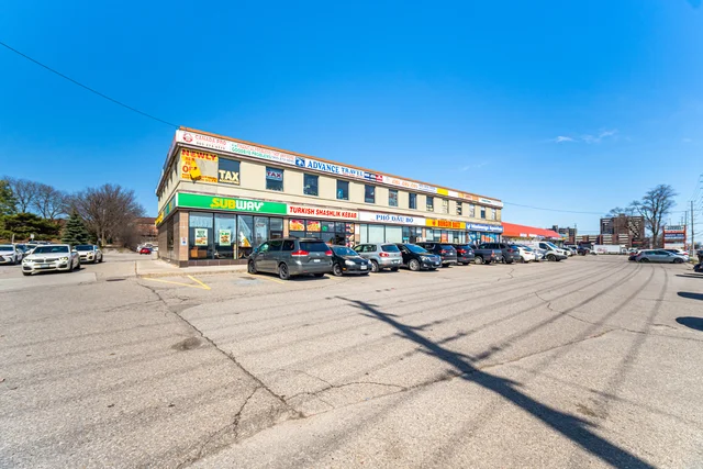 1125 Dundas Street East, Mississauga - photo 2