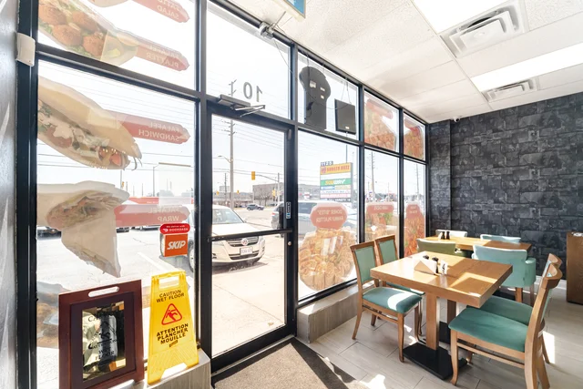 1125 Dundas Street East, Mississauga - photo 4