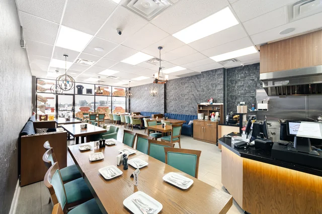 1125 Dundas Street East, Mississauga - photo 8