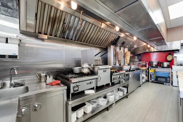 1125 Dundas Street East, Mississauga - photo 10