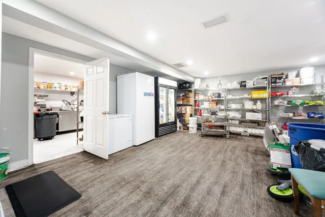 1125 Dundas Street East, Mississauga - photo 18