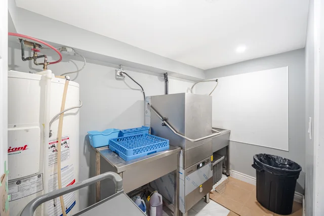 1125 Dundas Street East, Mississauga - photo 19