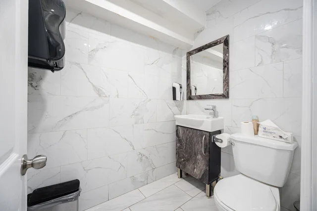 1125 Dundas Street East, Mississauga - photo 21