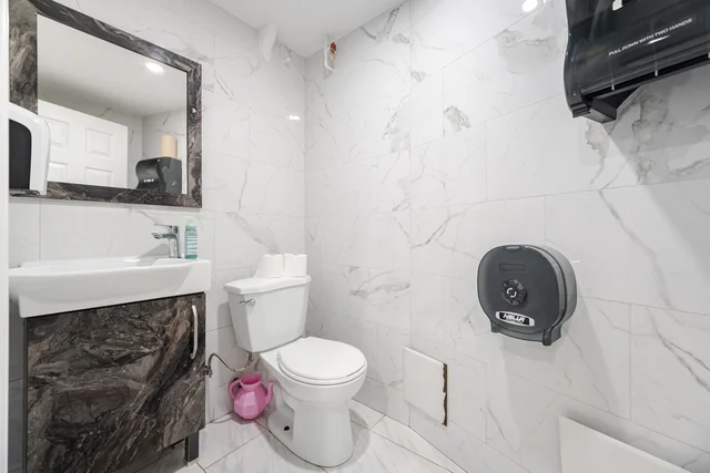1125 Dundas Street East, Mississauga - photo 23