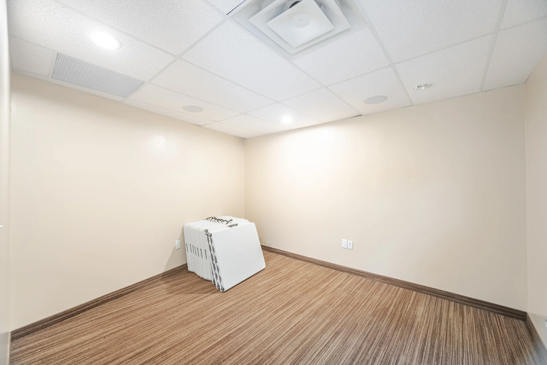3270285