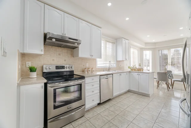 #97-8 Townwood Drive, Richmond Hill - photo 6