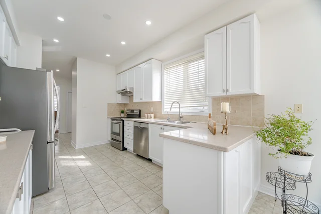 #97-8 Townwood Drive, Richmond Hill - photo 7