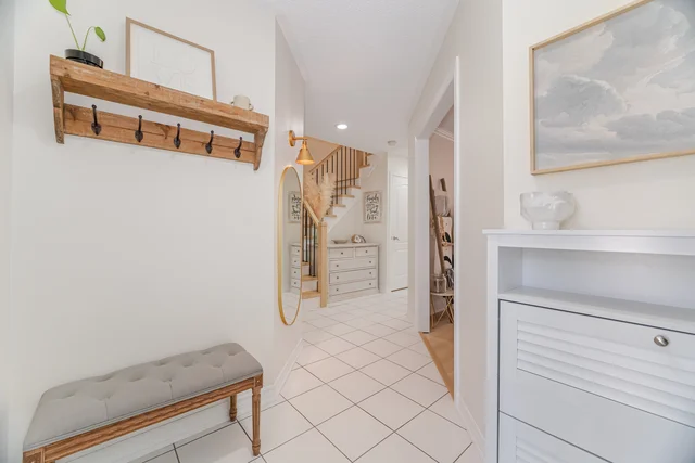 35 Harnesworth Crescent, Waterdown - photo 8