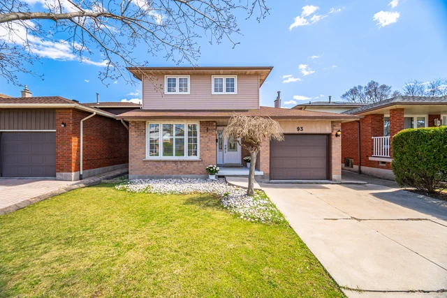 93 Indian Crescent, Hamilton - photo 1
