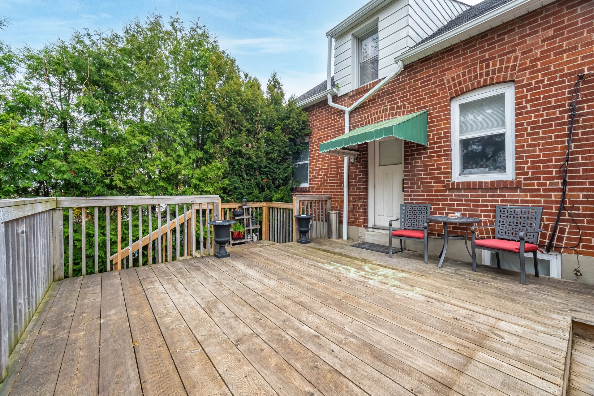 3299148