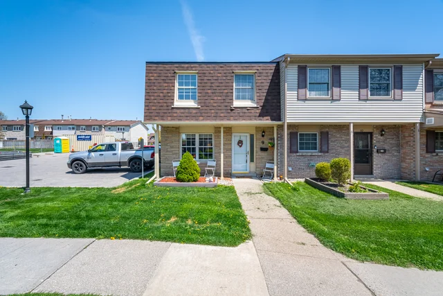 #9-580 Eyer Drive, Pickering - photo 2