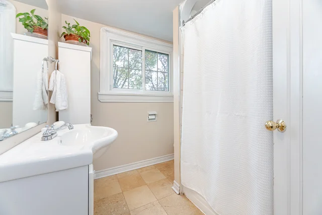 980 King Street East, Oshawa - photo 37