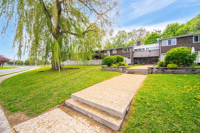 #10-3360 The Credit Woodlands, Mississauga - photo 1