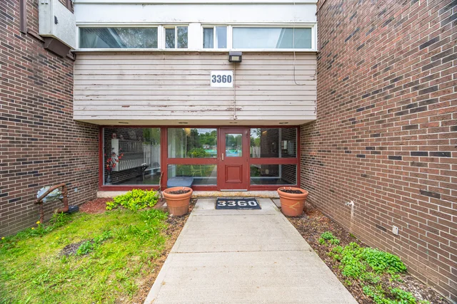 #10-3360 The Credit Woodlands, Mississauga - photo 2