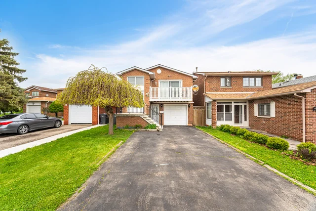 30 Panda Lane, Brampton - photo 2