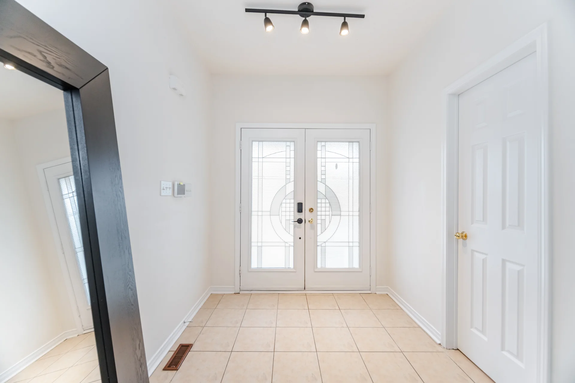 77 Milkweed Crescent, Brampton - photo 18