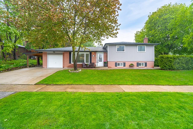 175 Connaught Crescent, Bolton - photo 1