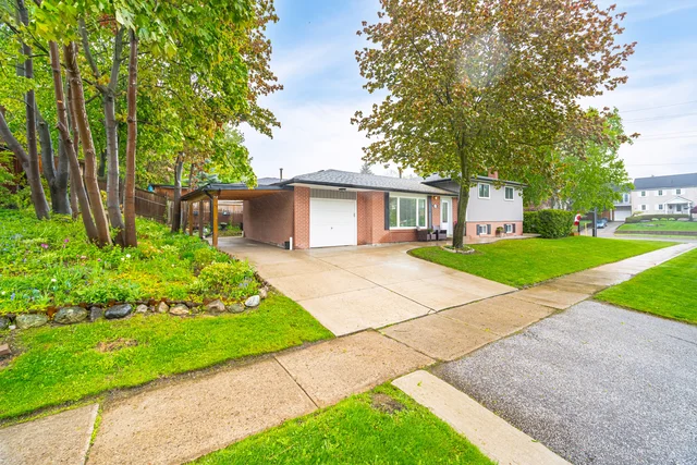 175 Connaught Crescent, Bolton - photo 2