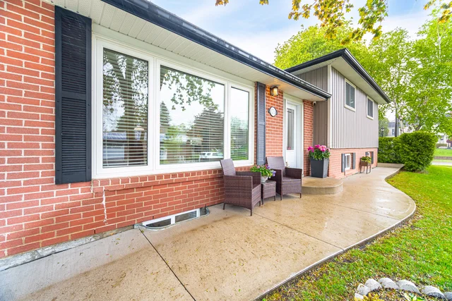 175 Connaught Crescent, Bolton - photo 8