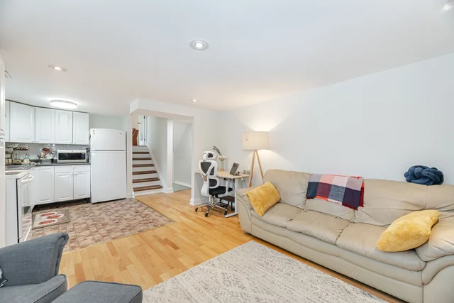 175 Connaught Crescent, Bolton - photo 40
