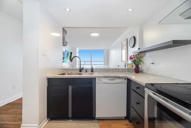 #1401-250 Webb Drive, Mississauga - photo 11