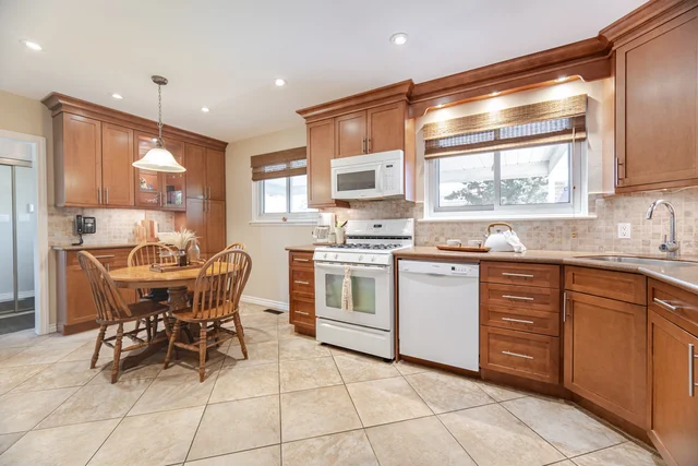 808 Batory Avenue, Pickering - photo 15