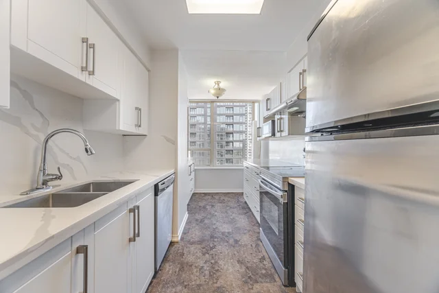 #2008-330 Rathburn Road West, Mississauga - photo 10