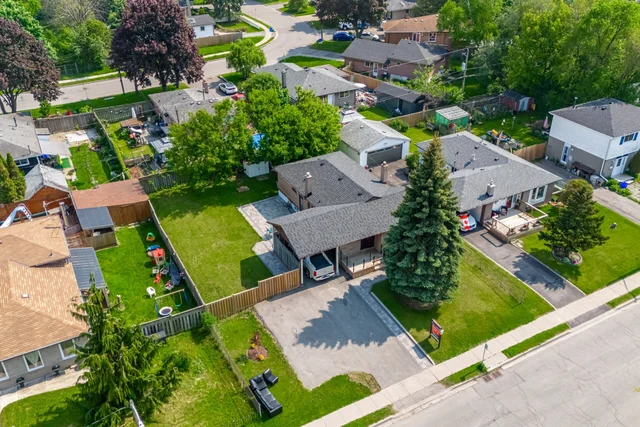 761 Krosno Boulevard, Pickering - photo 2