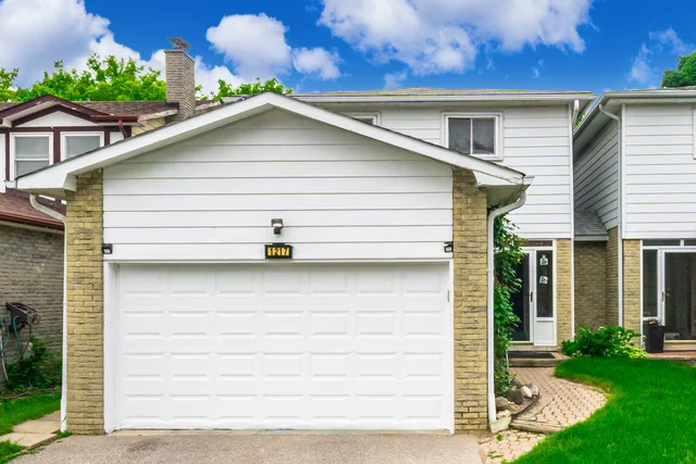 1217 Gloucester Square, Pickering - photo 1