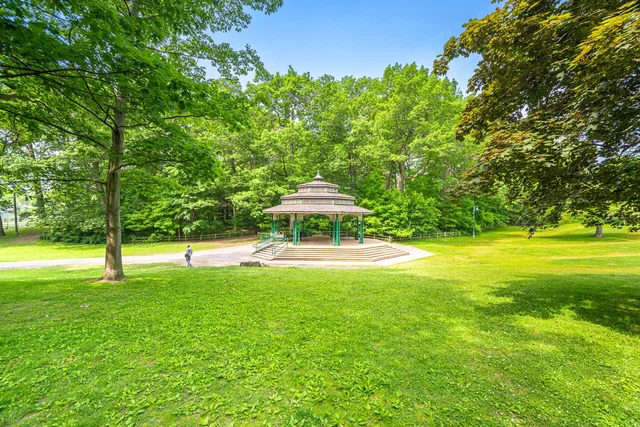 17 Maclean Avenue, Toronto - photo 90