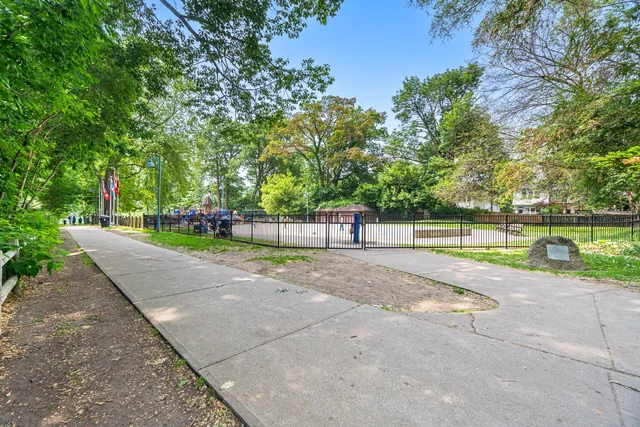 17 Maclean Avenue, Toronto - photo 101