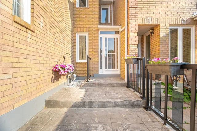 27 Farmers Avenue, Ajax - photo 5