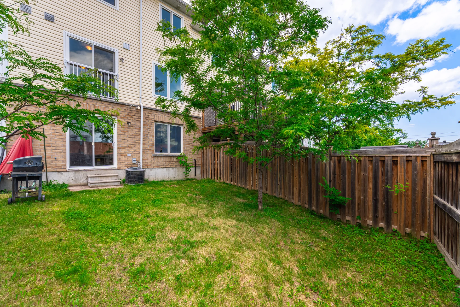 3351143