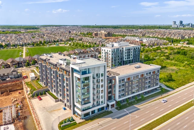 #613-95 Dundas Street West, Oakville - photo 1