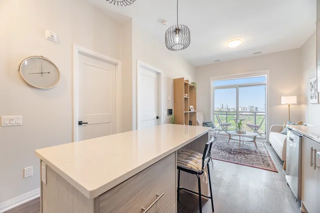 #613-95 Dundas Street West, Oakville - photo 16