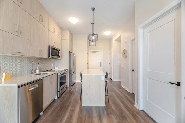 #613-95 Dundas Street West, Oakville - photo 18