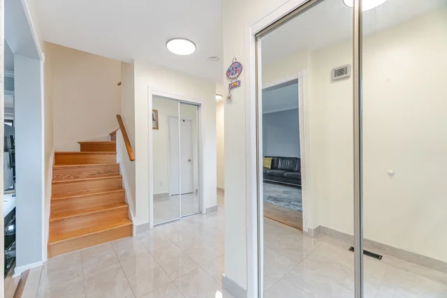 421 Laurentian Avenue, Mississauga - photo 8
